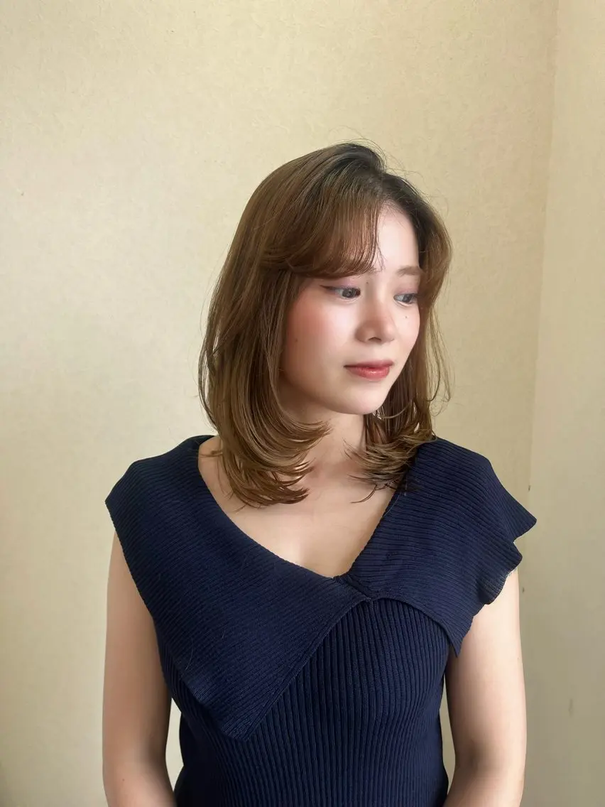 ミディアム カット 喜屋武 美月のヘアスタイル