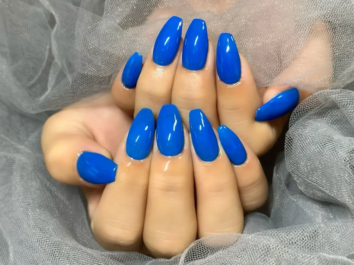 ネイル ブルー ワンカラーネイル ハンドネイル Nail Salon KURELLYのネイルデザイン
