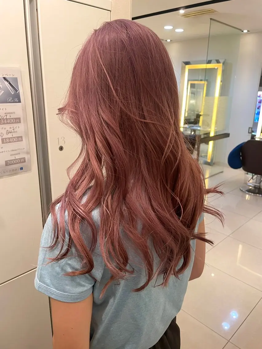 ロング カラー ベージュカラー ブリーチ ピンクカラー ピンクベージュ ヘアカラー トリートメント 透明感/ハイトーン ／レッドカラー🍓のヘアスタイル