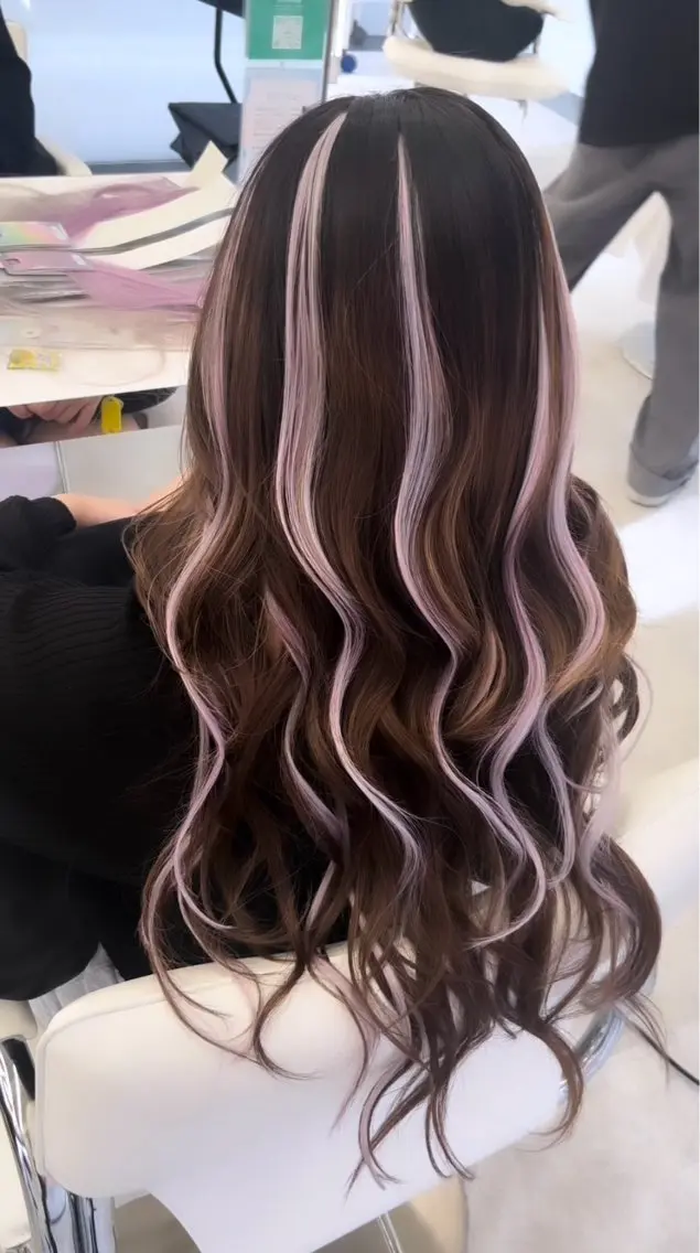 ロング Brown RENNAのヘアスタイル