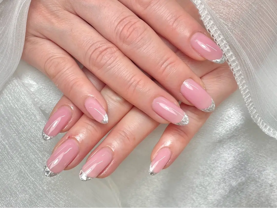 ネイル フレンチネイル ガラスフレンチ erina 🐈‍⬛のネイルデザイン
