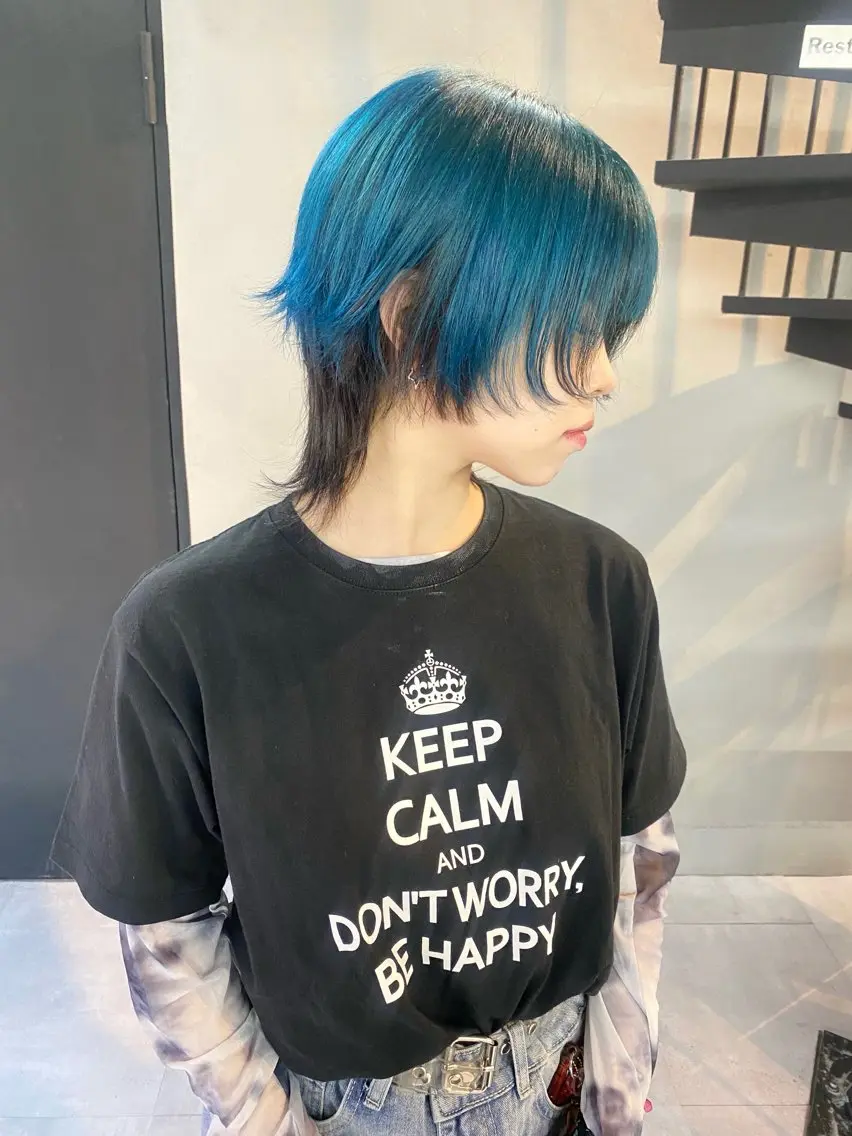ショート カラー ブリーチ ブルーカラー デザインカラー イヤリングカラー インナーカラー 柏 デザインカラー/ レイヤー🐣シオリのヘアスタイル