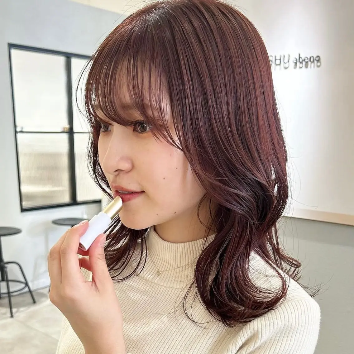 ミディアム カラー くびれヘア カット オリーブベージュ/ ブリーチなし透明感のヘアスタイル