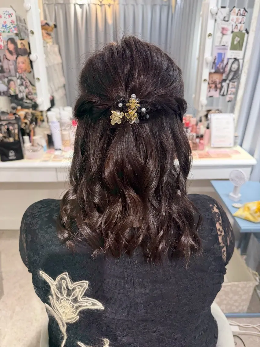 ミディアム ヘアアレンジ ハーフアップ ココシャル miranoのヘアスタイル