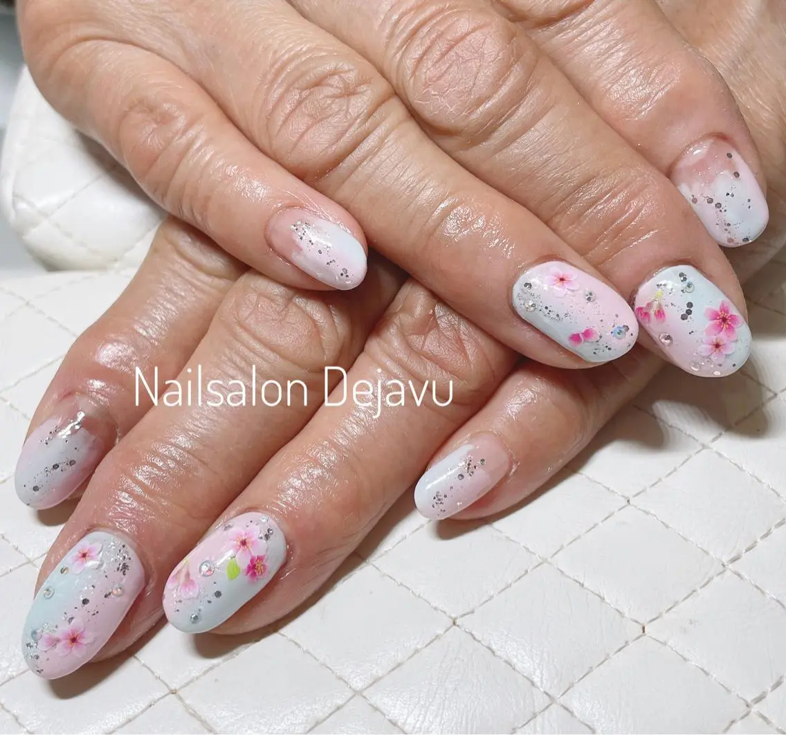 ネイル アートネイル 桜ネイル ジェルネイル グラデーション 春ネイル Nail salon Dejavu 🌿のネイルデザイン