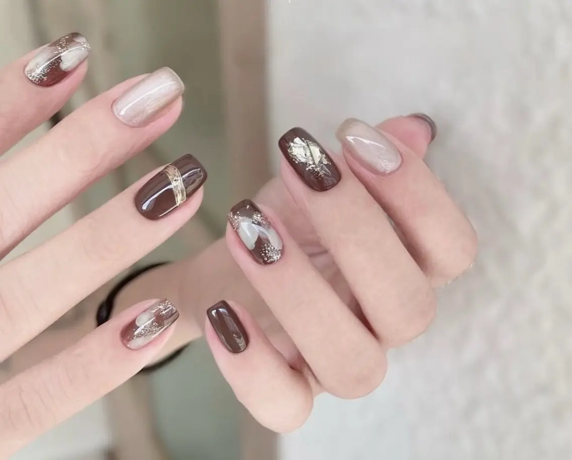 ネイル アートネイル チークネイル 長さ出し フラッシュネイル キラキラネイル For you. Nail Salonのネイルデザイン