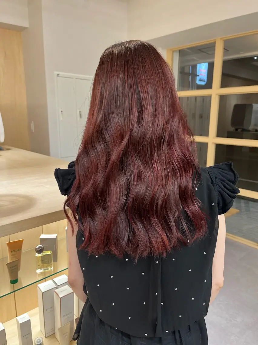 ❤️チェリーレッド 🍒 髪も肌もきれいに見える万能カラーです💄の写真