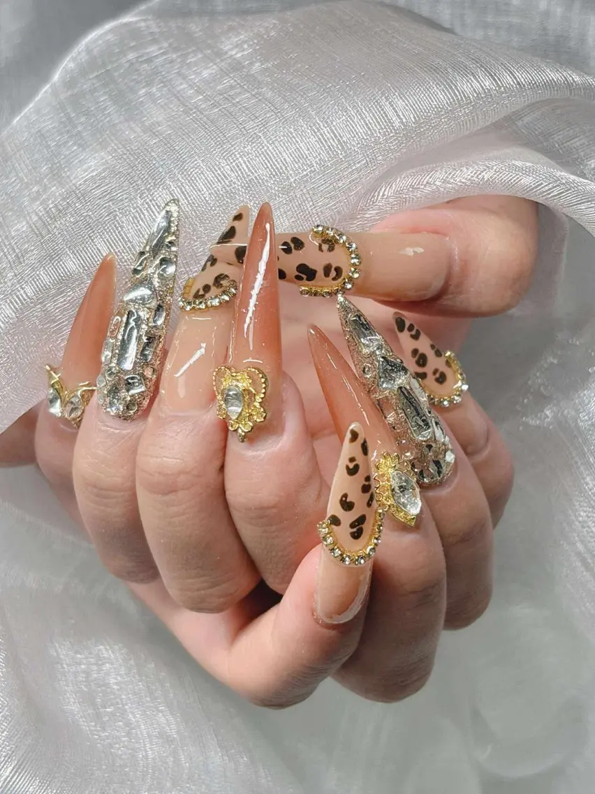 ネイル 長さ出し グラデーション 卒業式 キラキラネイル マグネットネイル ハンドネイル Lee Nailsのネイルデザイン