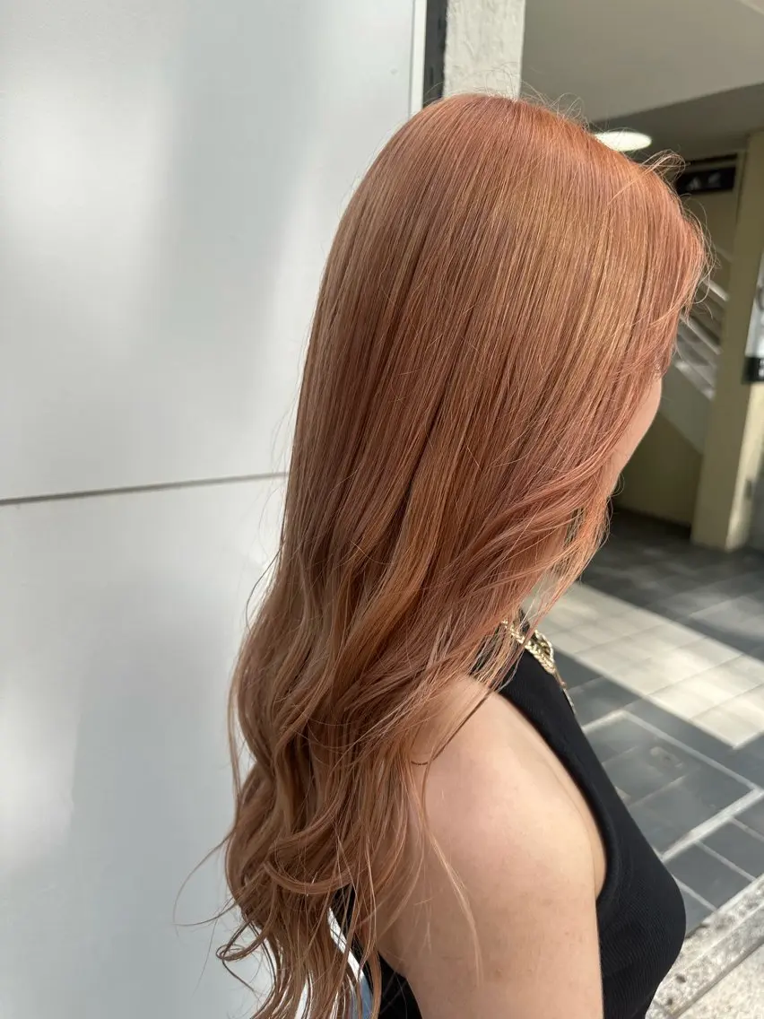 ロング ヘアカラー 小寺 柚初のヘアスタイル