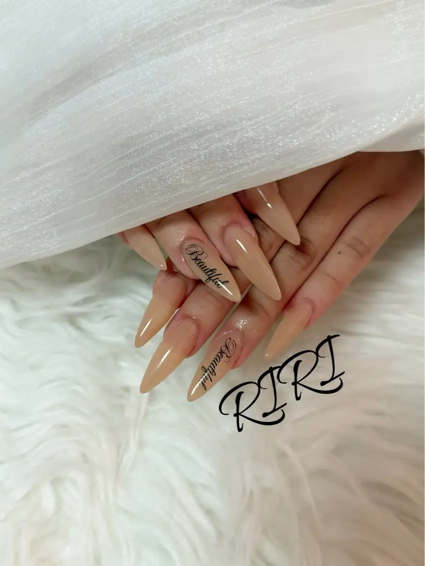 ネイル ジェルネイル ロングネイル ワンカラーネイル スカルプネイル シンプルネイル ハンドネイル riri オーナーのネイルデザイン