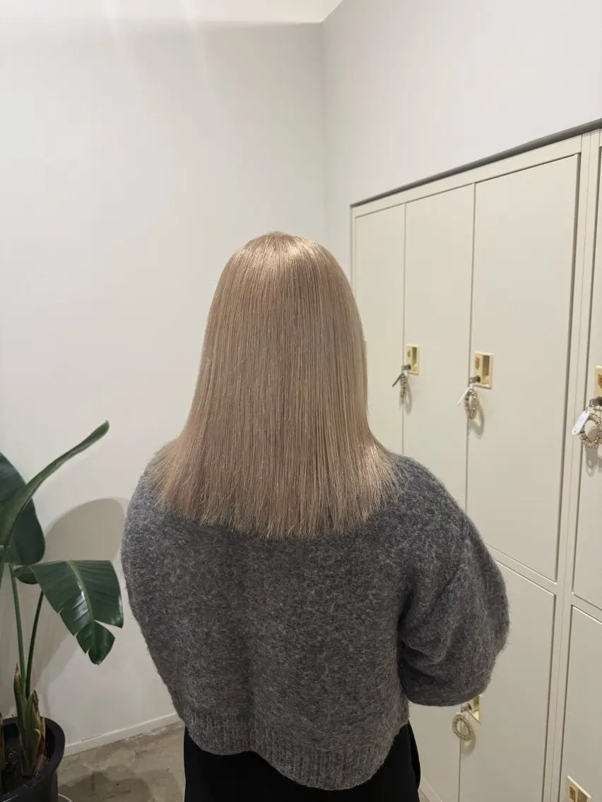 ミディアム カラー 吉川 莉央のヘアスタイル