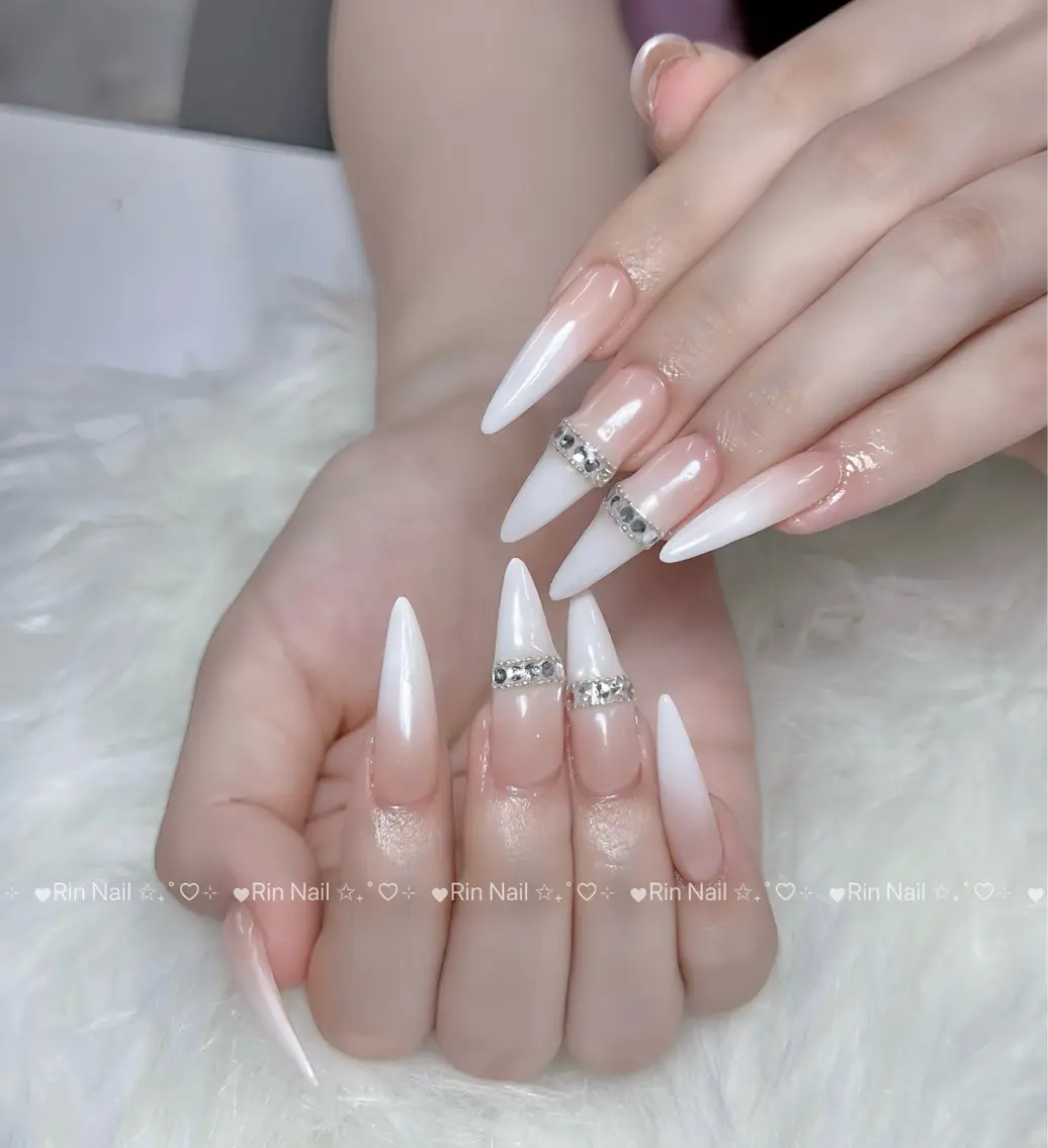 ネイル オーロラネイル ブルー フラッシュネイル フラワーネイル フットネイル ハンドネイル Rin Nail 新大久保店のネイルデザイン