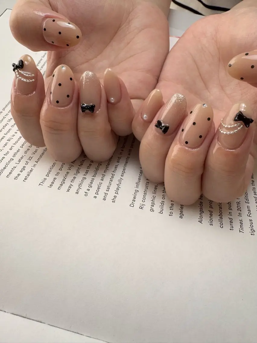 ネイル ドット リボン ハンドネイル 白日-hakubi nail-のネイルデザイン