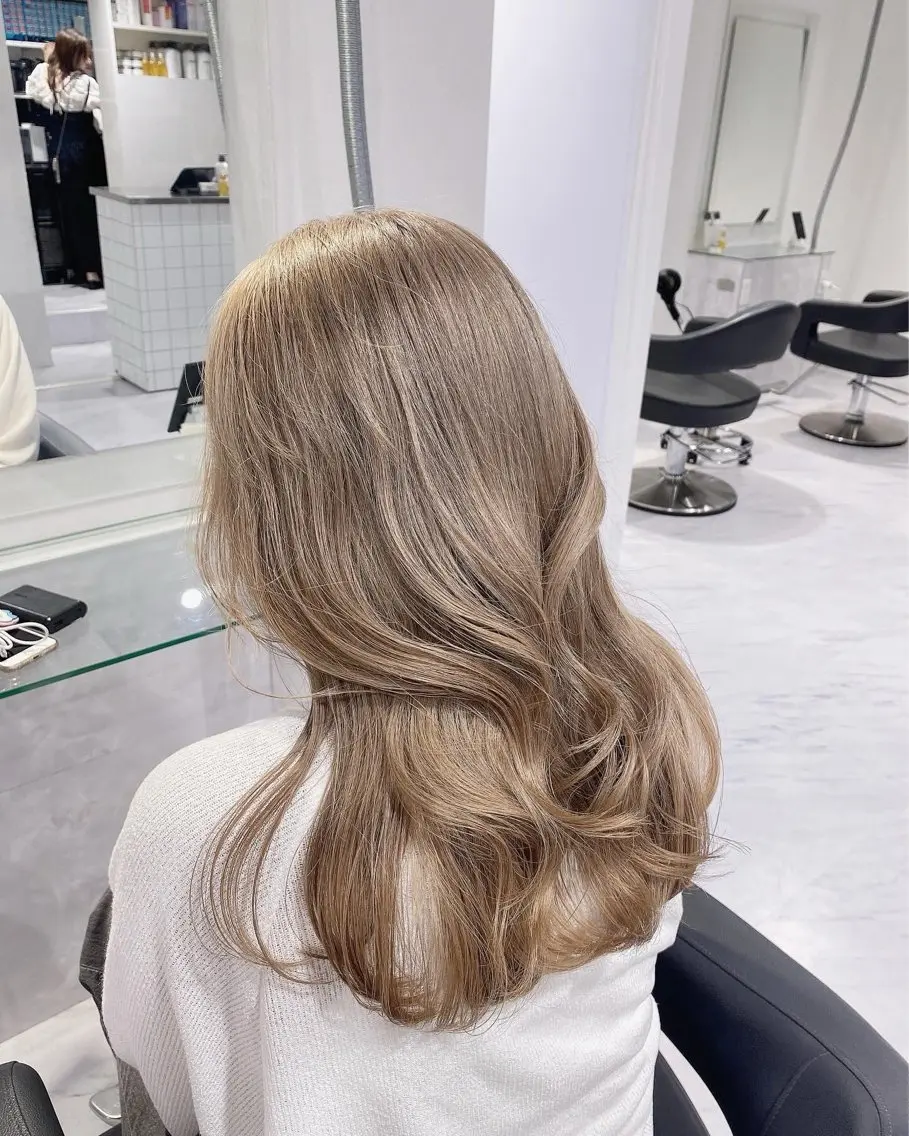 セミロング カラー センターパート特化 井上健太のヘアスタイル