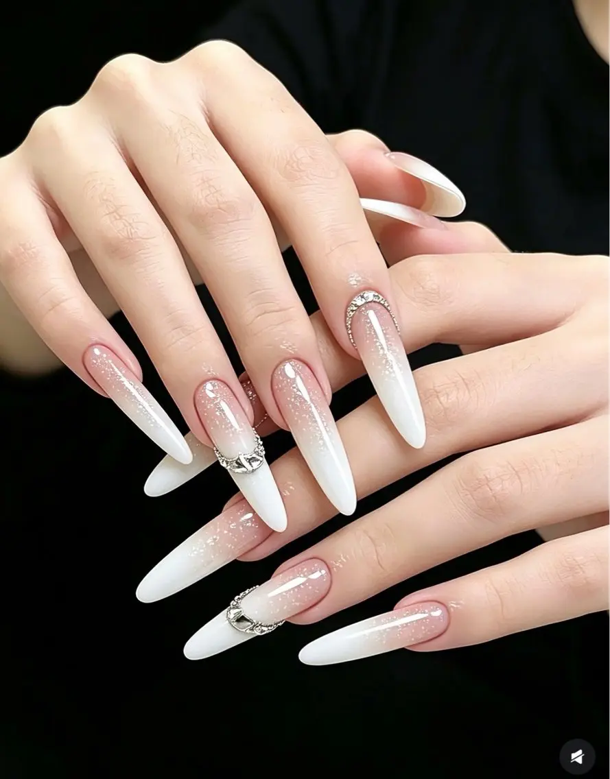 ネイル フレンチネイル キラキラネイル 韓国ネイル シンプルネイル ワンホンネイル ハンドネイル MEI Nailのネイルデザイン