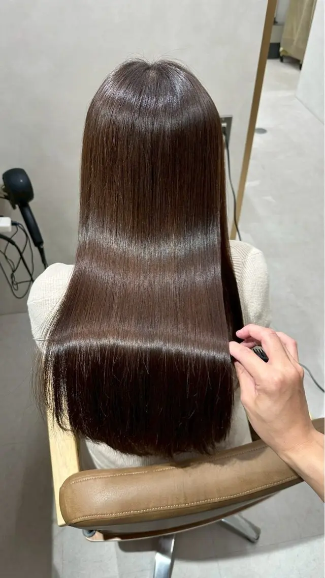 ロング SLASHスラッシュ 伊藤眞代のヘアスタイル