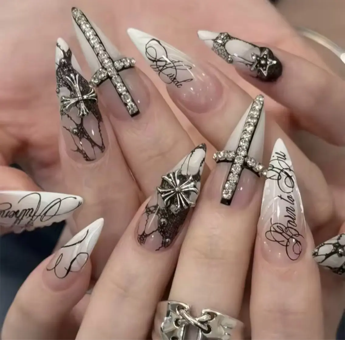 ネイル アートネイル オーロラネイル ボルドー チークネイル フレンチネイル ハンドネイル Sakura Nail Salonのネイルデザイン