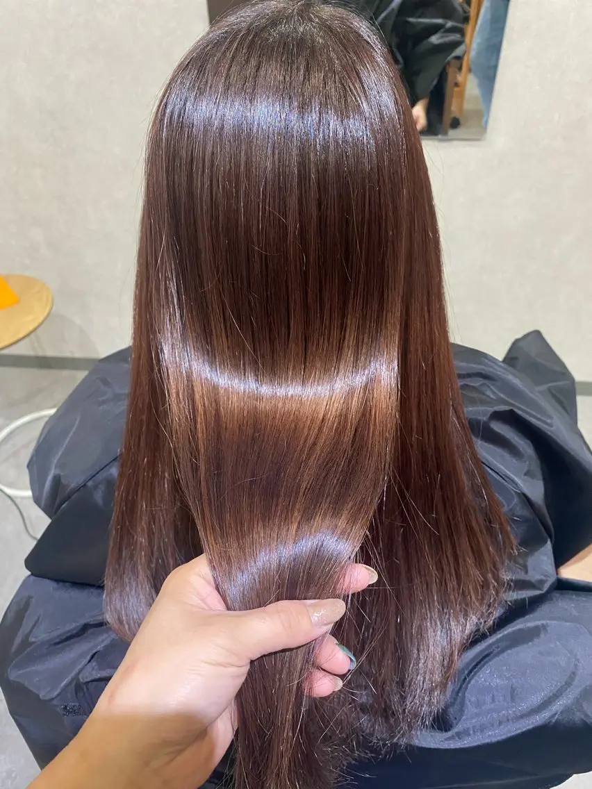 カット+酸性ストレート+高濃度トリートメント付きの写真