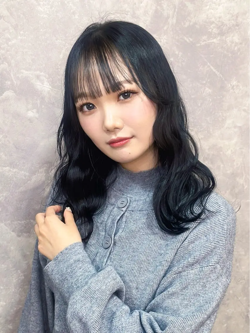 セミロング カラー ヘアアレンジ ブリーチ ブリーチなしカラー カット ヘアカラー トリートメント 青髪特化🩵 ダブルカラーのヘアスタイル