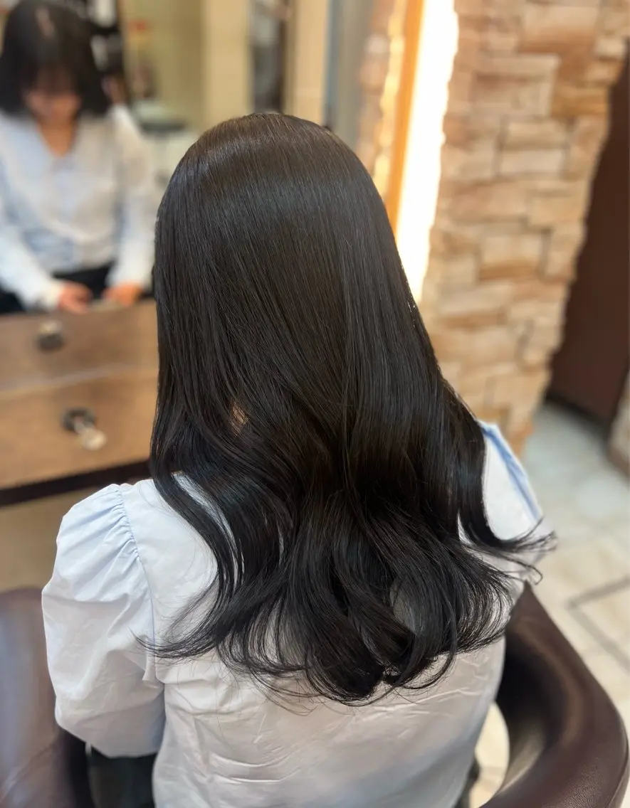 ロング カラー 透明感カラー ディープパープル パープルカラー 髪質改善 トリートメント Luana .Rioneのマツエク・マツパデザイン