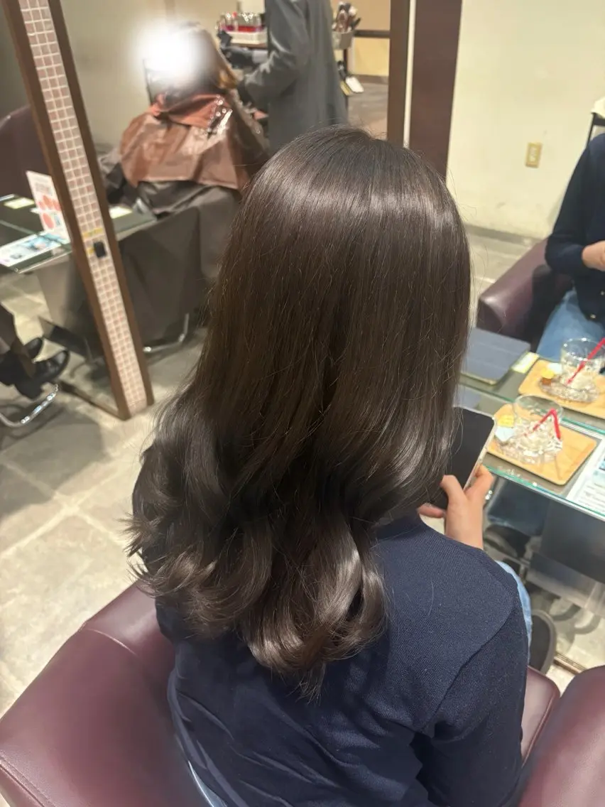 セミロング カラー 透明感カラー グレージュ カット ヘアカラー トリートメント ヘアセット/艶カラー /まつげパーマ/りおのヘアスタイル