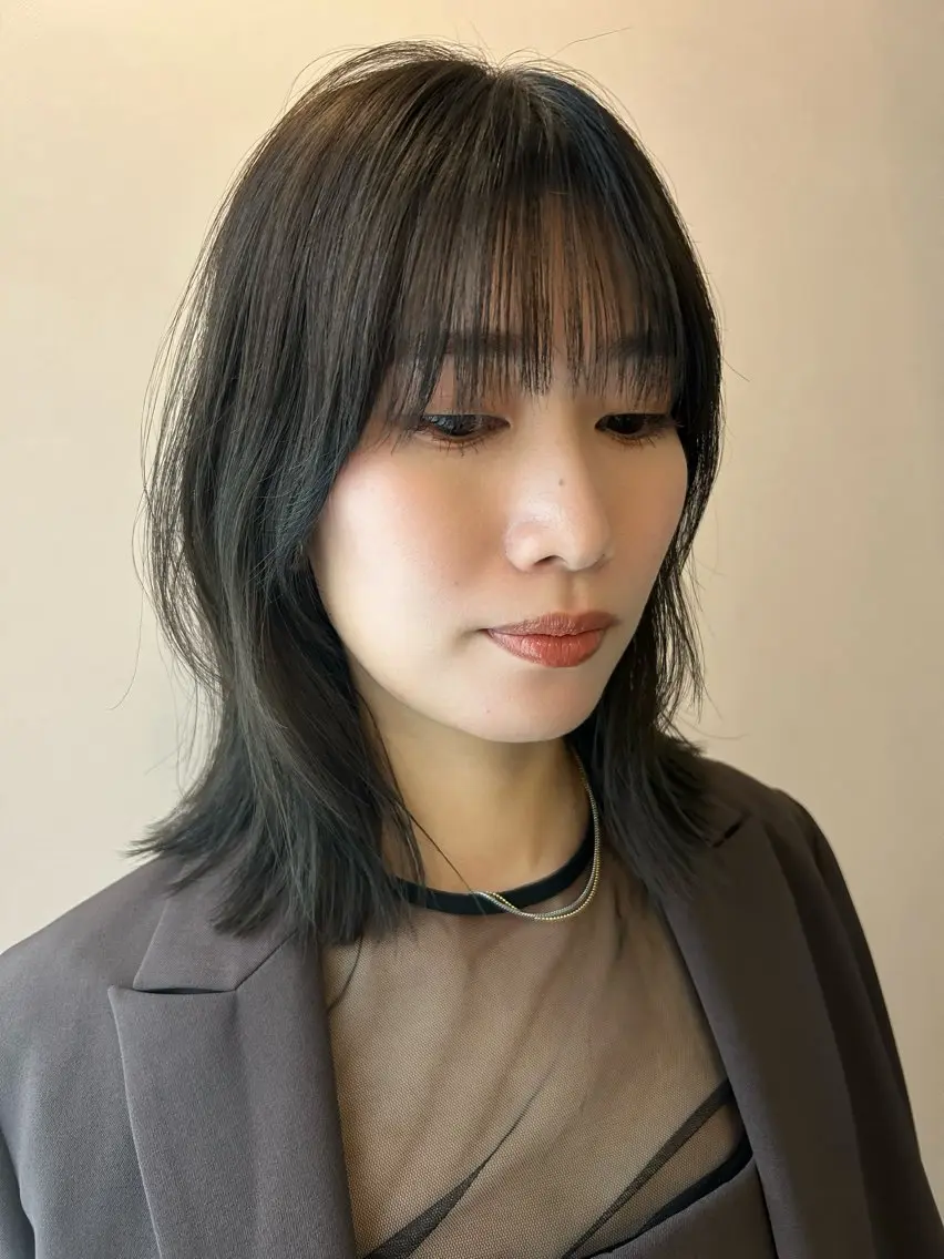 セミロング カラー ベージュカラー 透明感カラー オリーブベージュ hubhair レイヤー/透明感のヘアスタイル