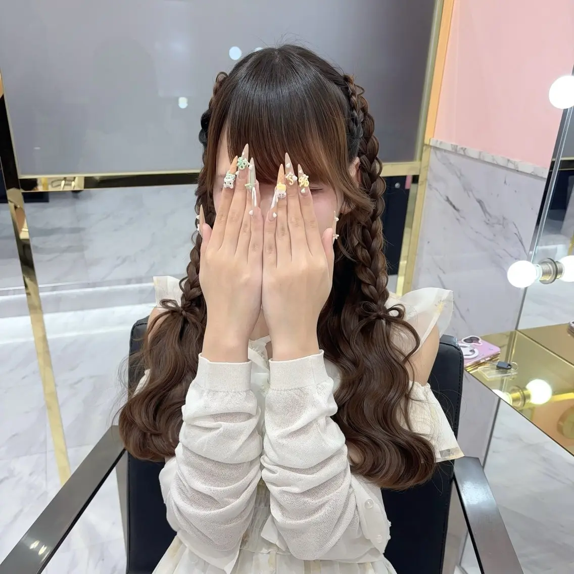 ヘアアレンジ LOUIS しおりのヘアスタイル