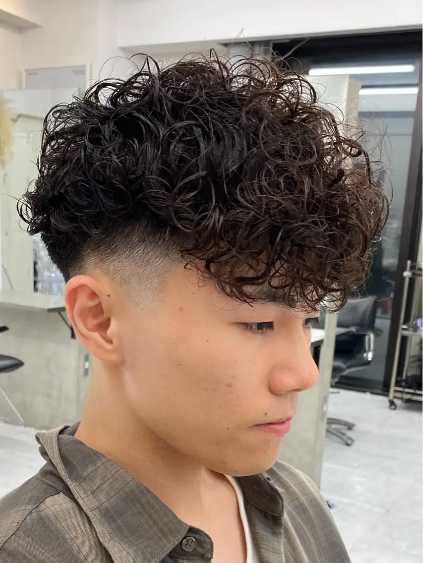 ショート パーマ メンズ 岩城 滉成のヘアスタイル