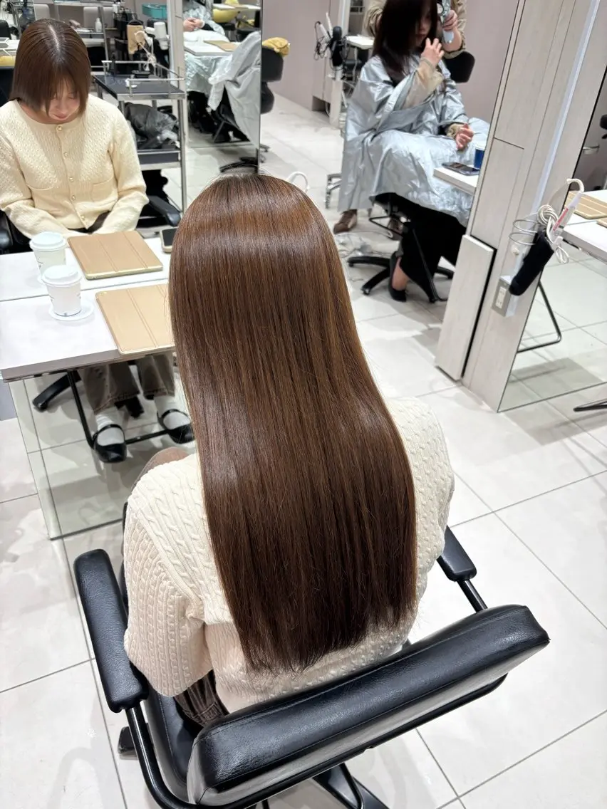 ロング チョコレートブラウン レイヤーカット/艶 カラー/直井優花のヘアスタイル