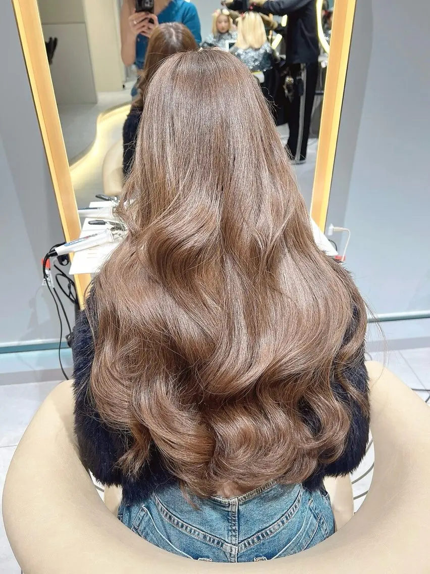 ロング カラー Lond Le'a /ハイトーンカラーのヘアスタイル