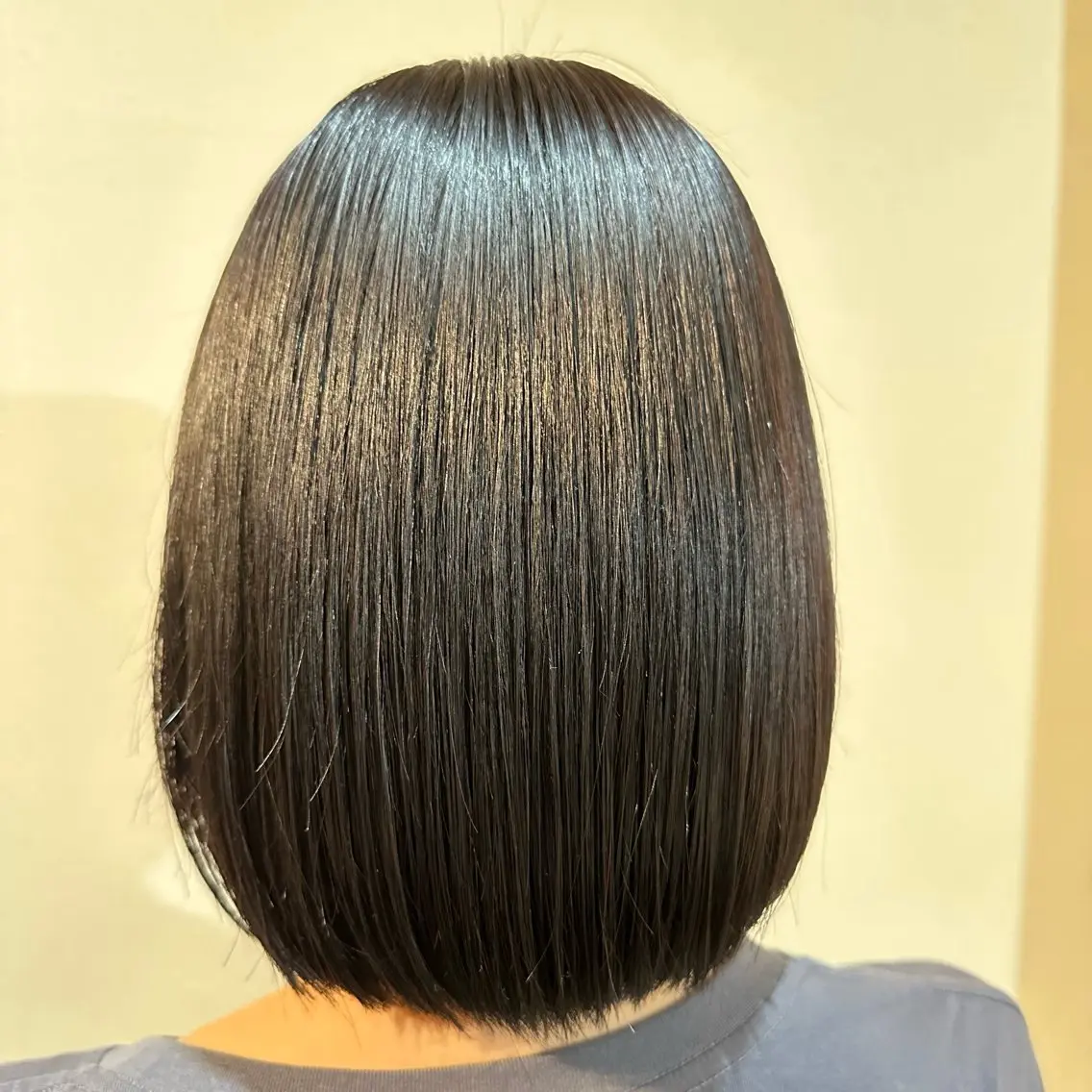 ショート カラー グレージュ 野崎 桃実のヘアスタイル