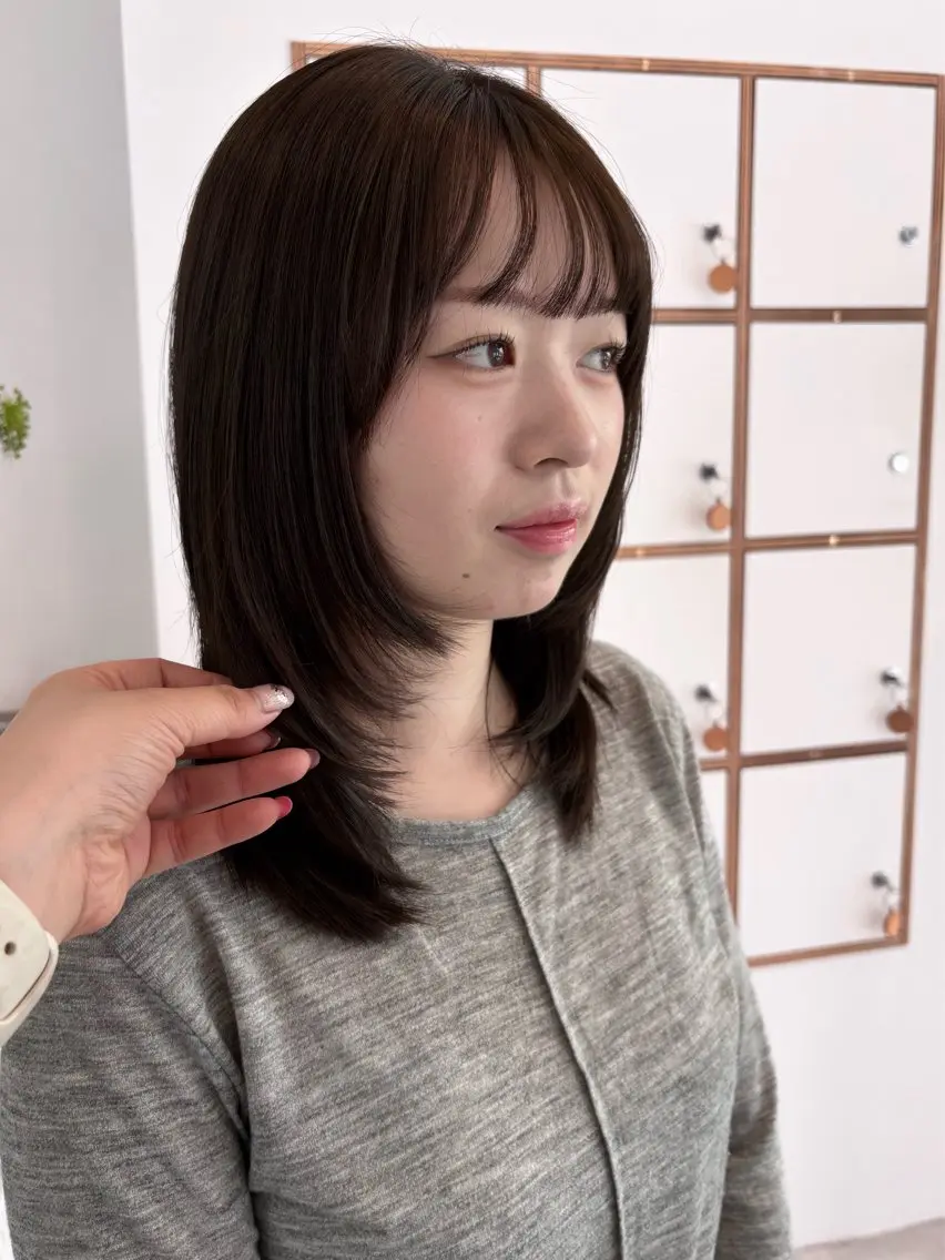 ミディアム レイヤーカット カット ヘアカラー トリートメント 千田 りんなのヘアスタイル