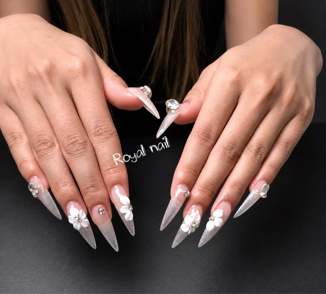 ネイル フレンチネイル ジェルネイル 韓国ネイル マグネットネイル 持ち込み Royal Nailのネイルデザイン