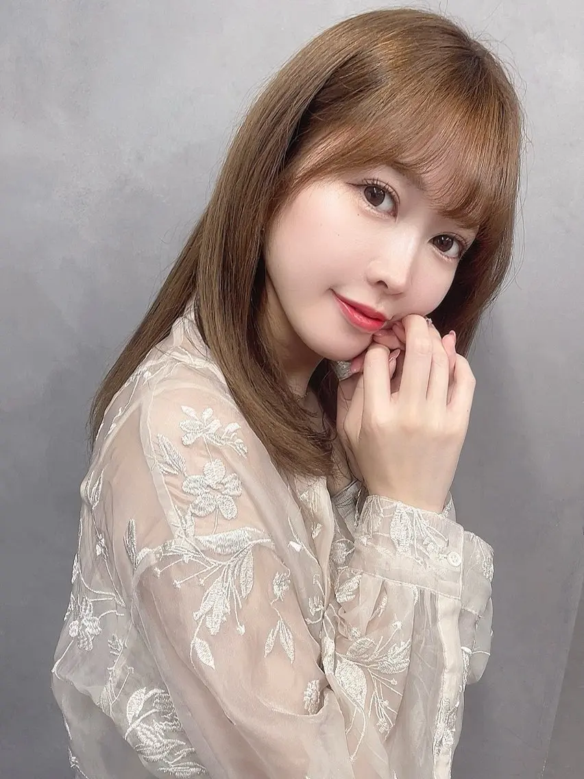 セミロング カット ヘアカラー 岡田 大樹のヘアスタイル