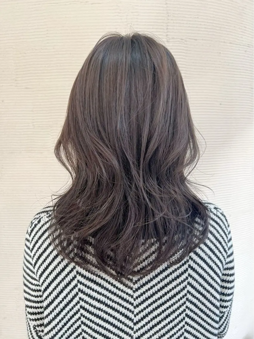 セミロング カラー ヘアアレンジ バレイヤージュ ブリーチ ブロンド 透明感カラー イヤリングカラー カット ヘアカラー トリートメント 岡山駅/髪質改善 透明感カラー🐼のヘアスタイル