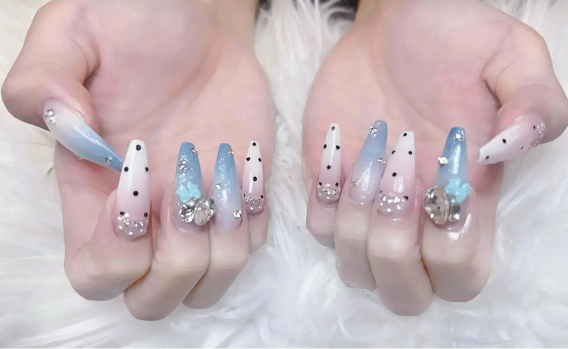 ネイル アートネイル オーロラネイル チークネイル 長さ出し フットネイル Miya _nailのネイルデザイン