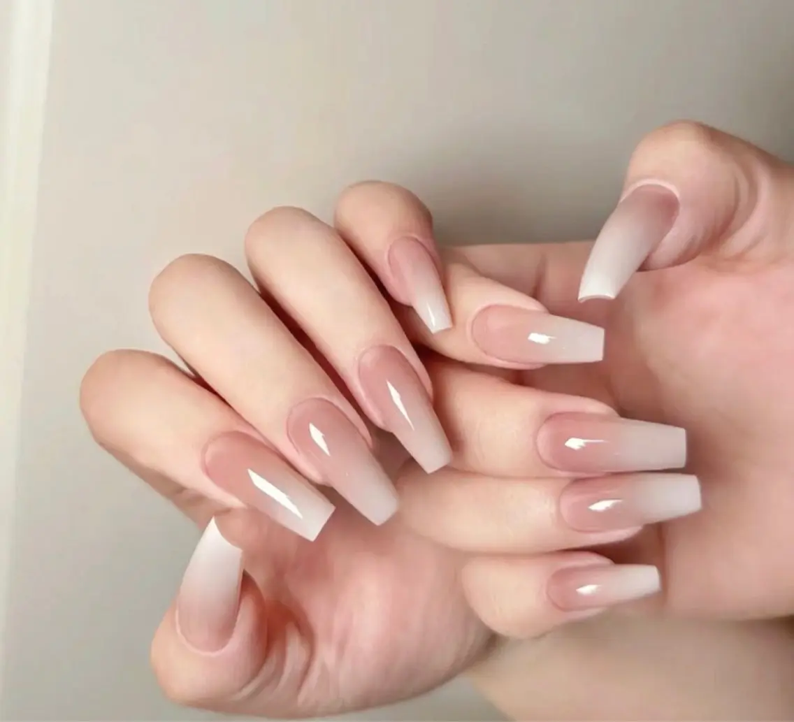🌟🌟カラーグラデーション（ベースカラー付き)❣️*ソフトジェルオフ＋550円の写真