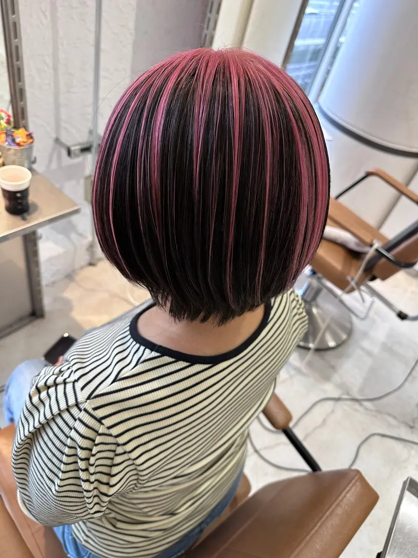 ショート カラー ピンクカラー レイヤーブリーチ特化 ホワイト専門/岸のヘアスタイル