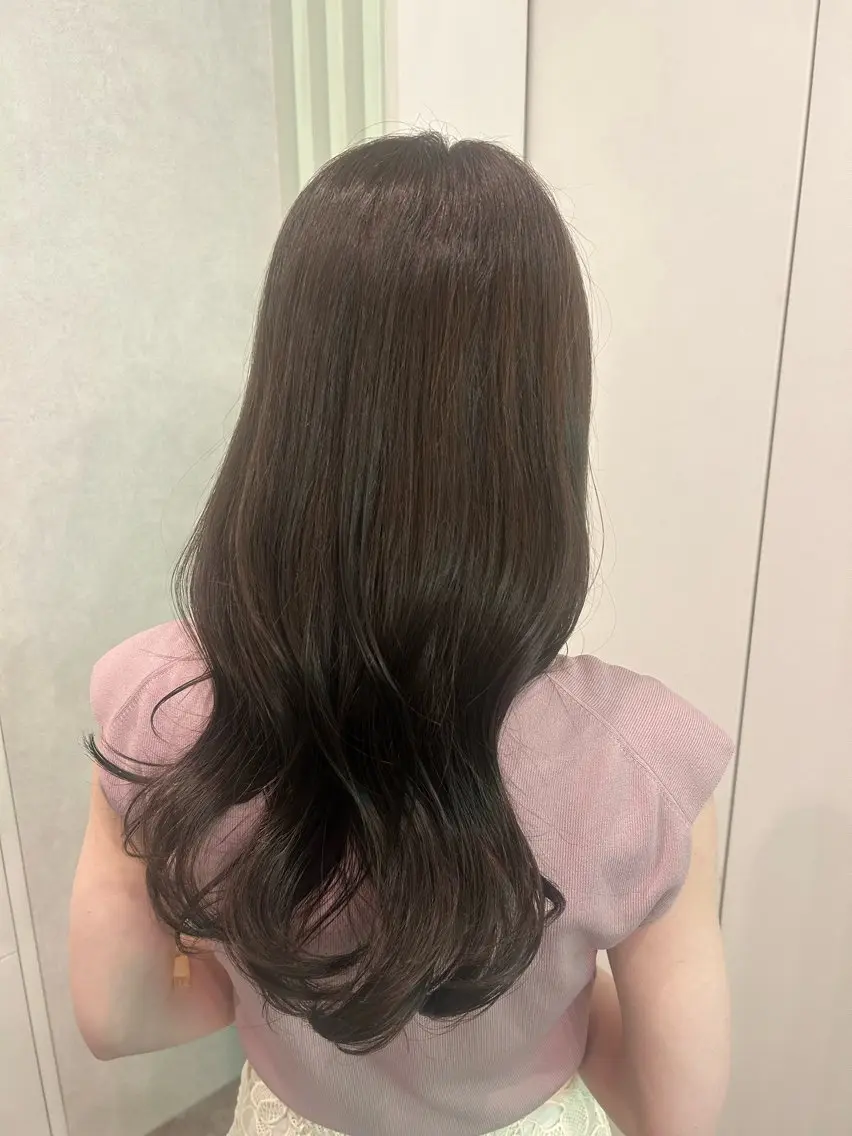 ロング 白岩 実華のヘアスタイル
