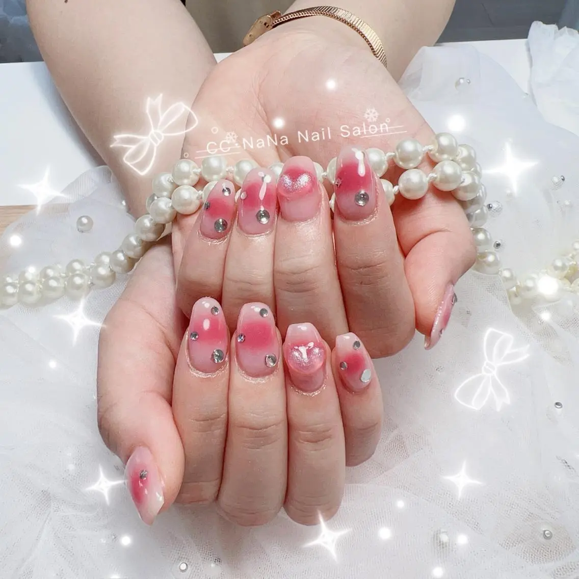 ネイル チークネイル フラッシュネイル ジェルネイル ハート キラキラネイル 💎CC・NaNa 韓国風ネイル🌙Cのネイルデザイン