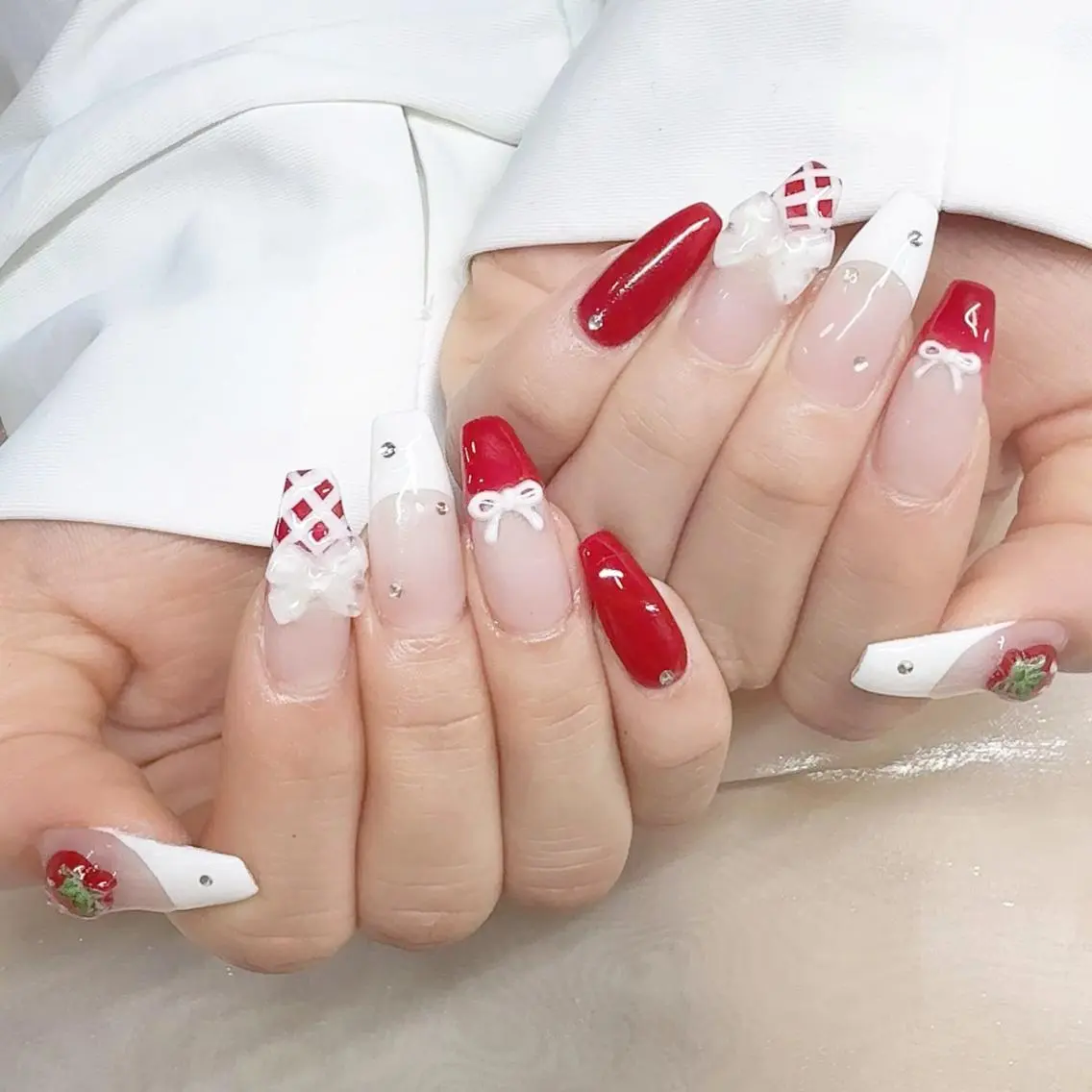 メンズ ネイル メンズ韓国風 アートネイル オーロラネイル ガーリー キラキラネイル ハンドネイル NAILサロン 木にいるのネイルデザイン