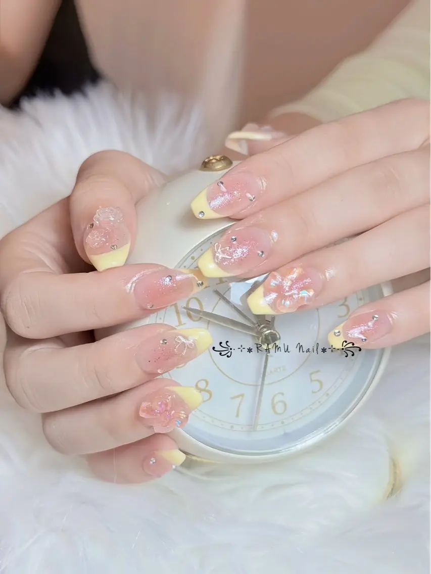 ネイル チークネイル フレンチネイル グラデーション キラキラネイル 韓国ネイル ハンドネイル RAMU_Nail 池袋店のネイルデザイン
