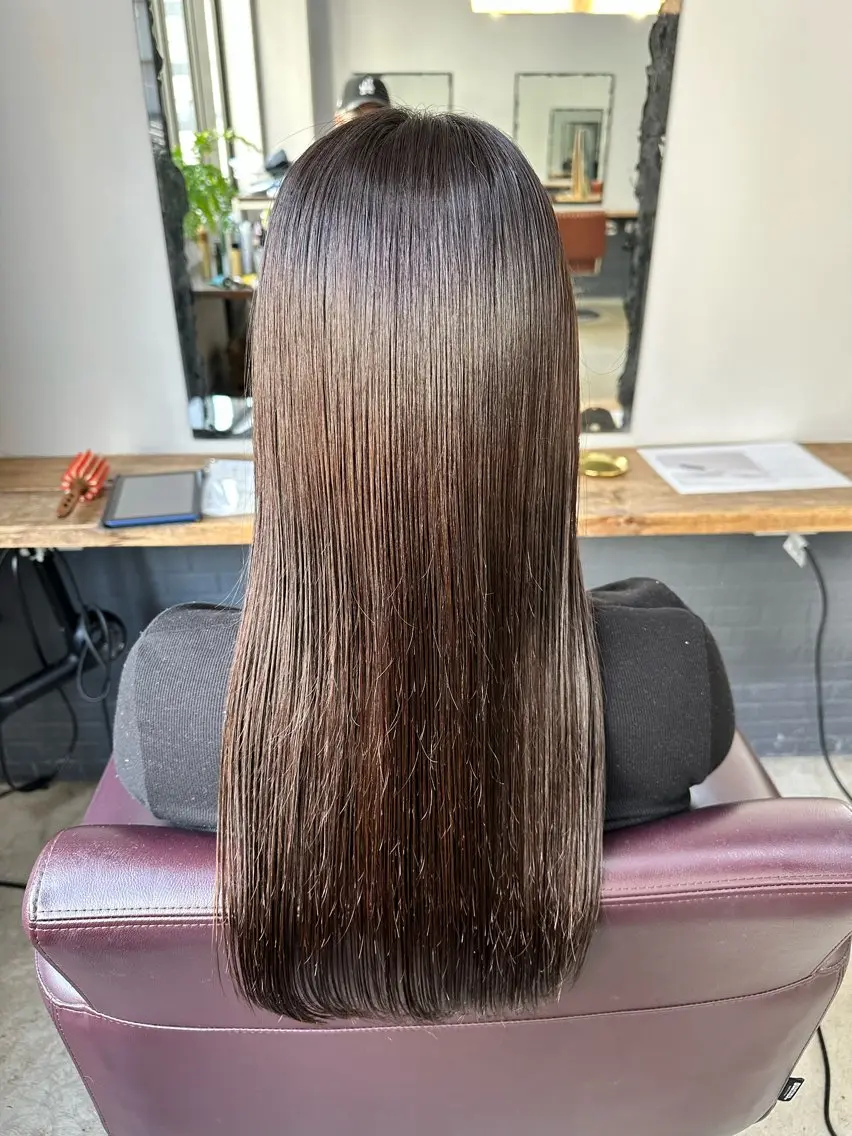 ロング なるお 髪質改善ストレートのヘアスタイル