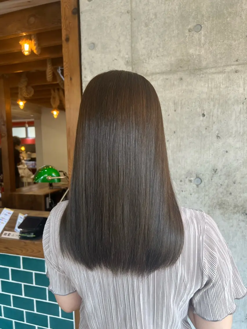 ロング カラー ベージュカラー グレージュ ⭐️Manaka⭐️ 艶髪🩵ナチュラルのヘアスタイル