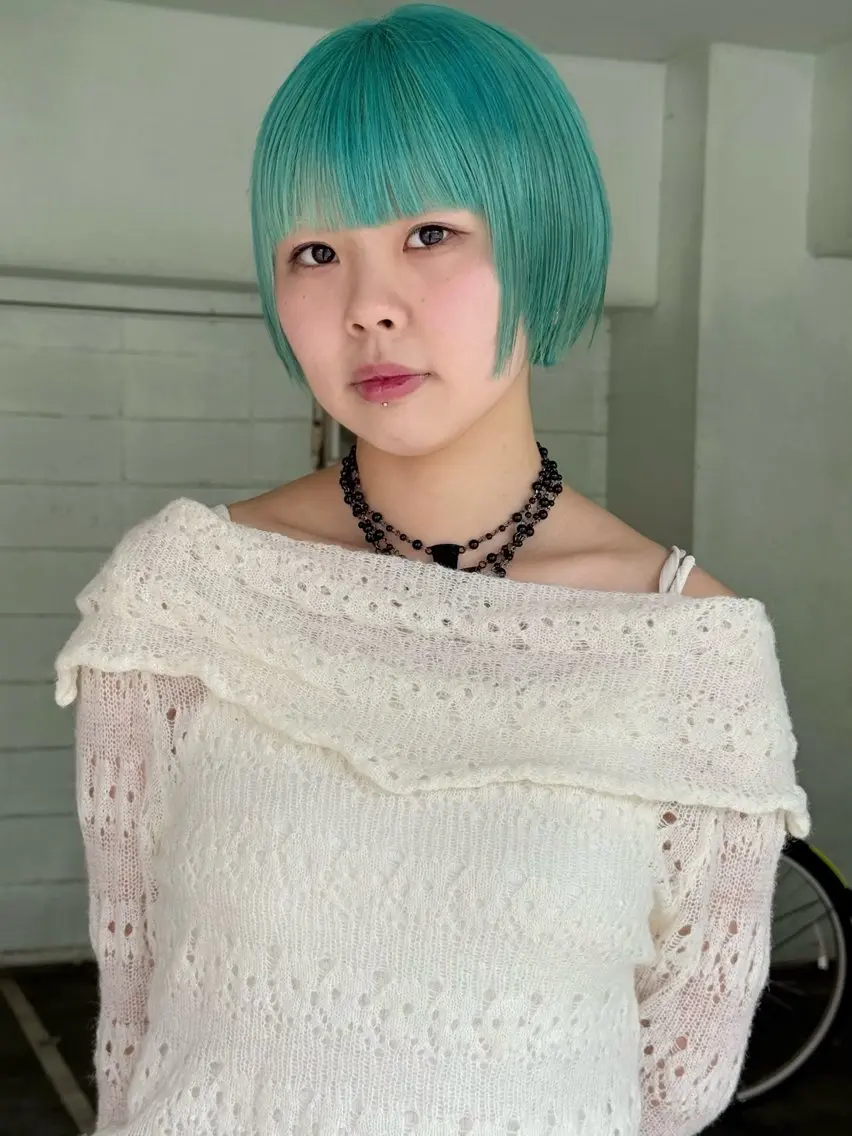 ショート ハッシュカット/ ブリーチ/アスナのヘアスタイル