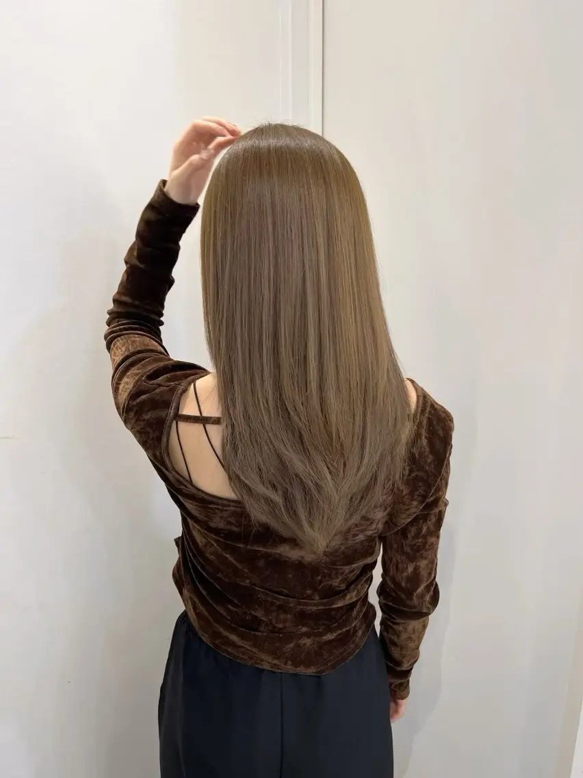 ロング ヘアカラー トリートメント ブリーチなしカラー /ベージュカラーのヘアスタイル