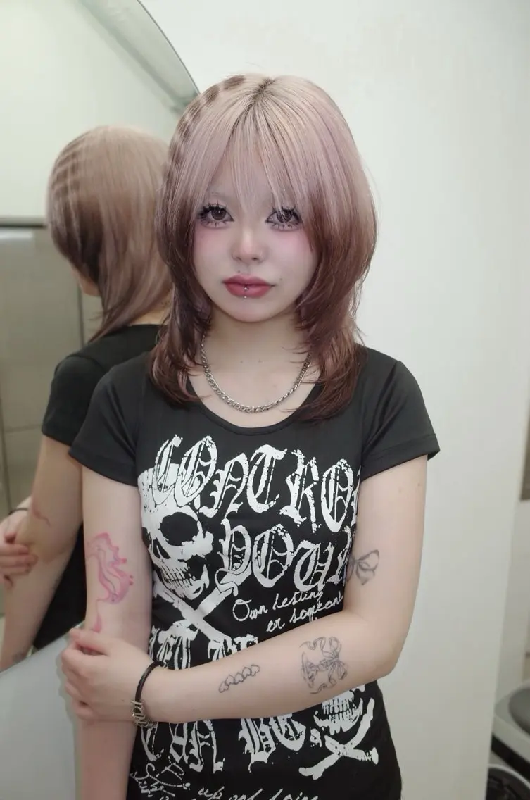 ミディアム カラー デザインカラー レイヤーカット ヘアカラー トリートメント Momoka🪷 /ハイトーンのヘアスタイル