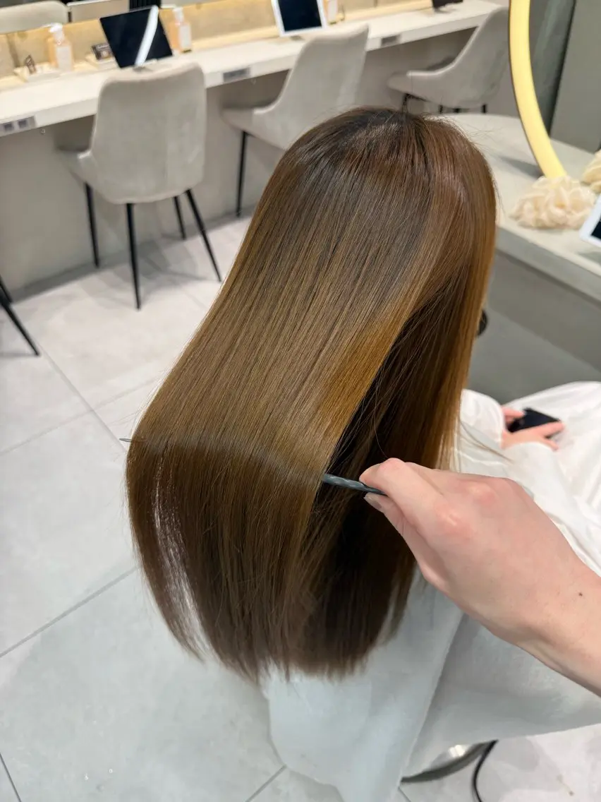 ロング 縮毛矯正 あいり／艶髪 、透明感カラー🩶のヘアスタイル