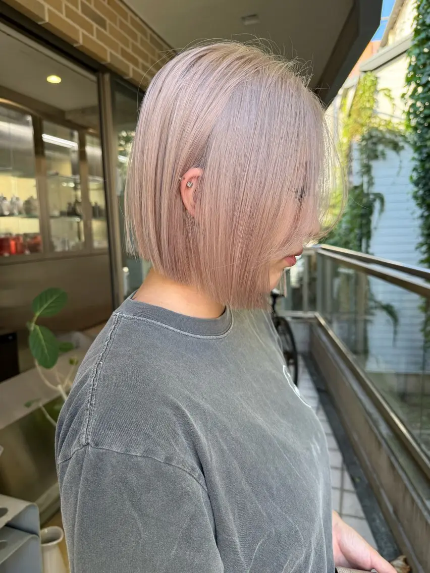 ショート カラー ベージュカラー ミルクティーベージュ ホワイトミルクティーベージュ カット ヘアカラー 原宿ブリーチカラー /三村克彦のヘアスタイル