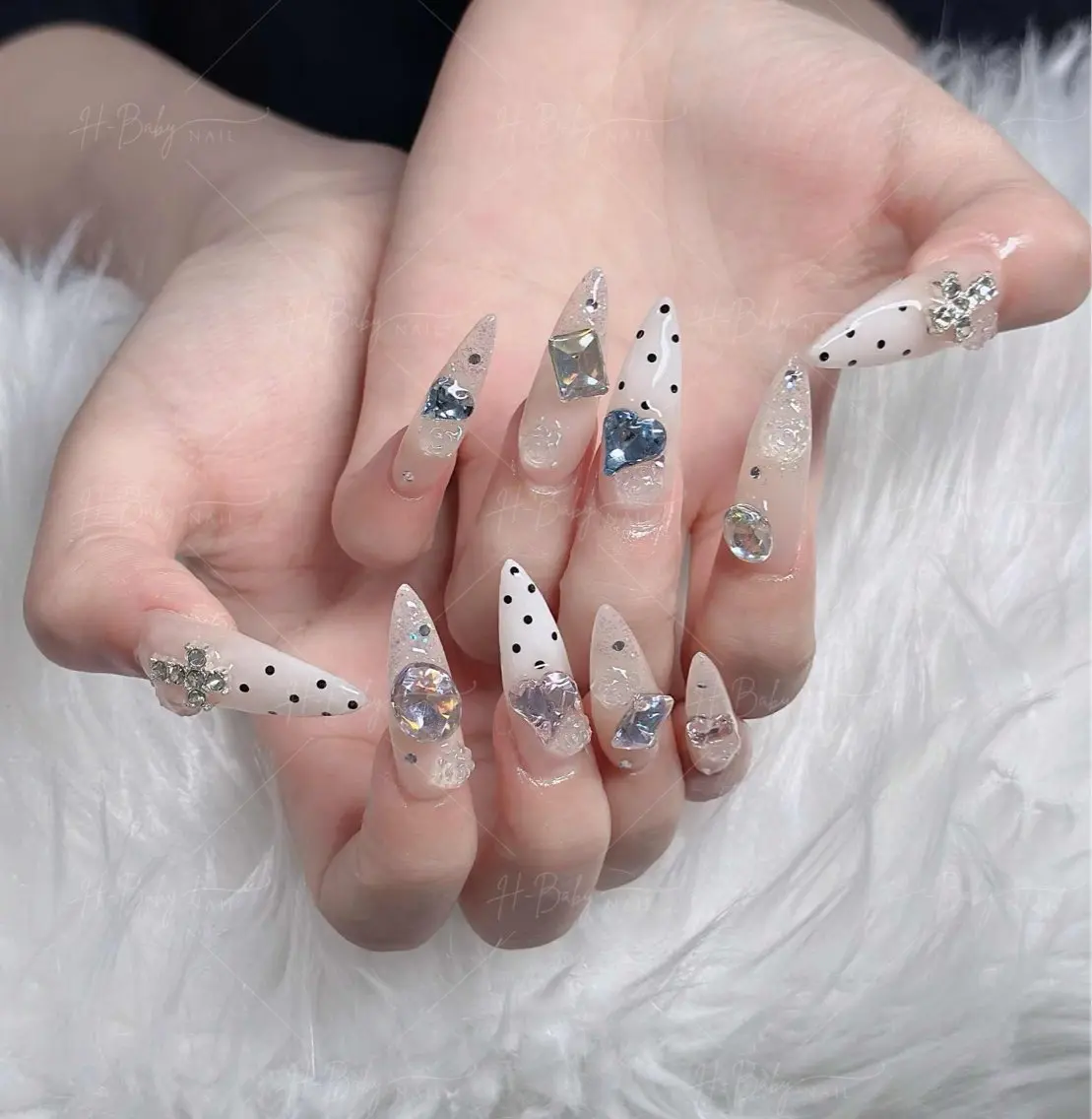 ネイル フレンチネイル ジェルネイル ガラスフレンチ ハロウィン ハート H.baby Nail Salonのネイルデザイン